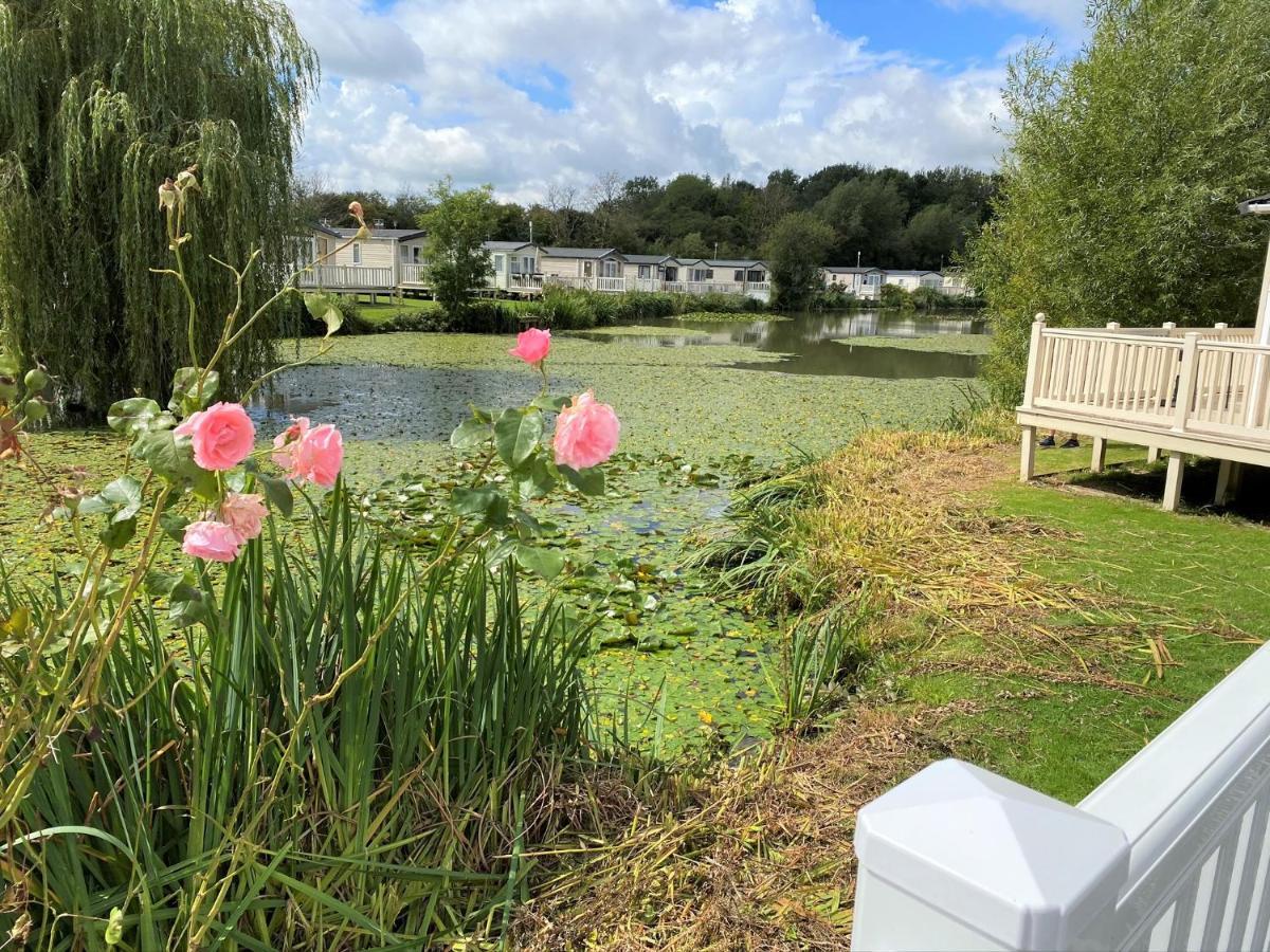 Lilly Pad Villa South Cerney Exterior foto