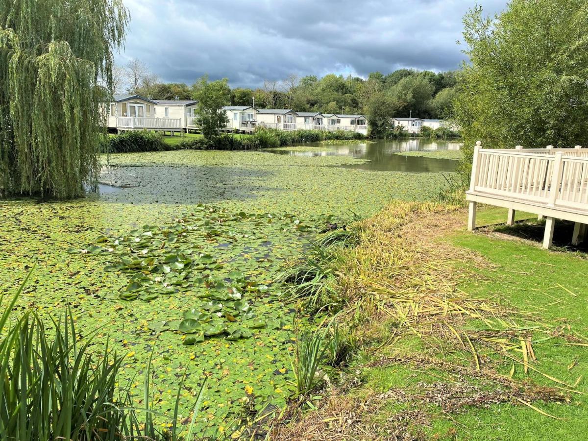 Lilly Pad Villa South Cerney Exterior foto