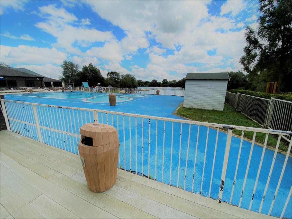 Lilly Pad Villa South Cerney Exterior foto